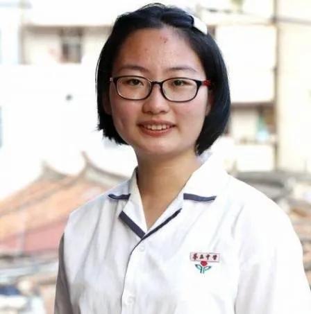书中自有黄金屋！2018年，一女生高考考了687分，得到100万的奖励，高中母校