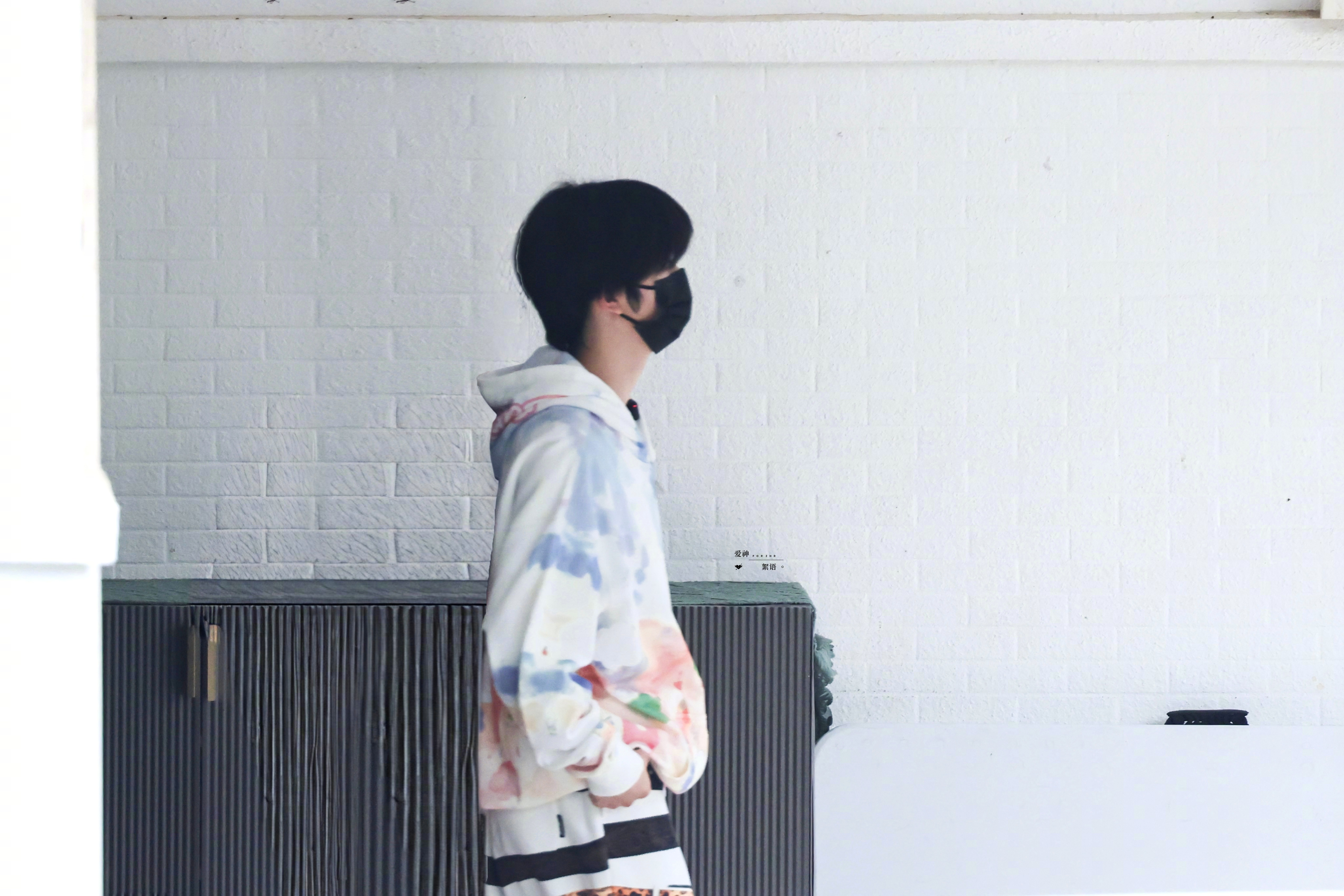 张函瑞团综拍摄路透 张函瑞团综拍摄路透 新鲜咪全身都好可爱 