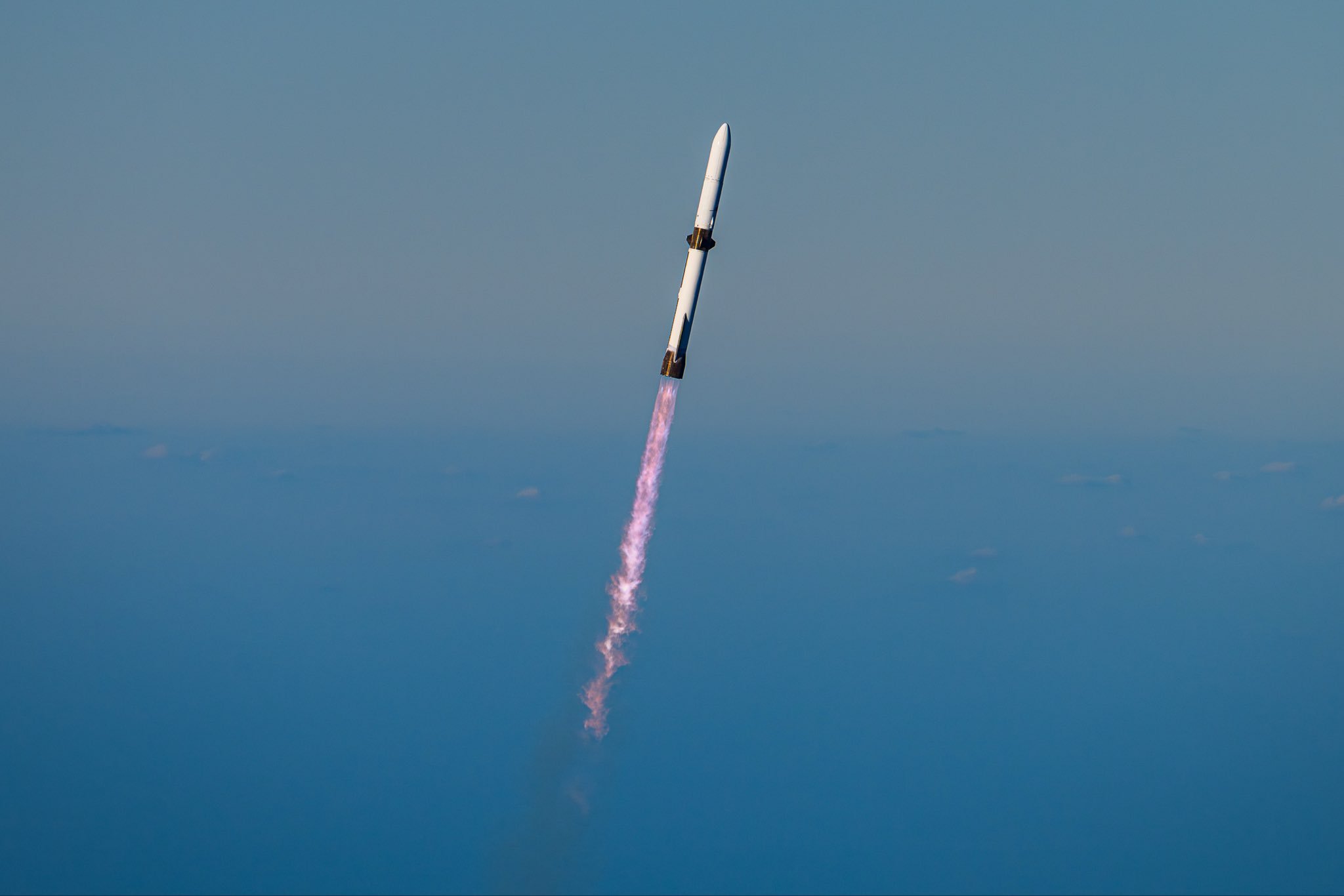 蓝色起源的摄影摄像和SpaceX比，还是差了点儿～ 