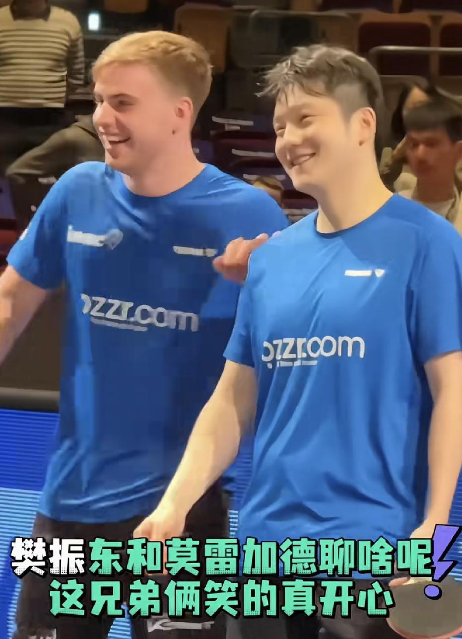 小胖现在笑得多开心呀！在国内打球小胖从来没有那么开心，满脸都是严肃，在国外估计只