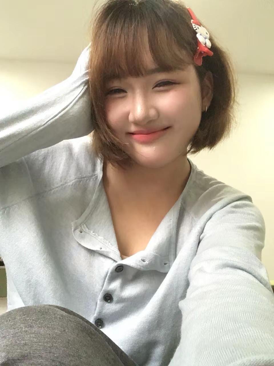 最爱低像素啦。甜妹才是yyds 短发 高甜韩妹