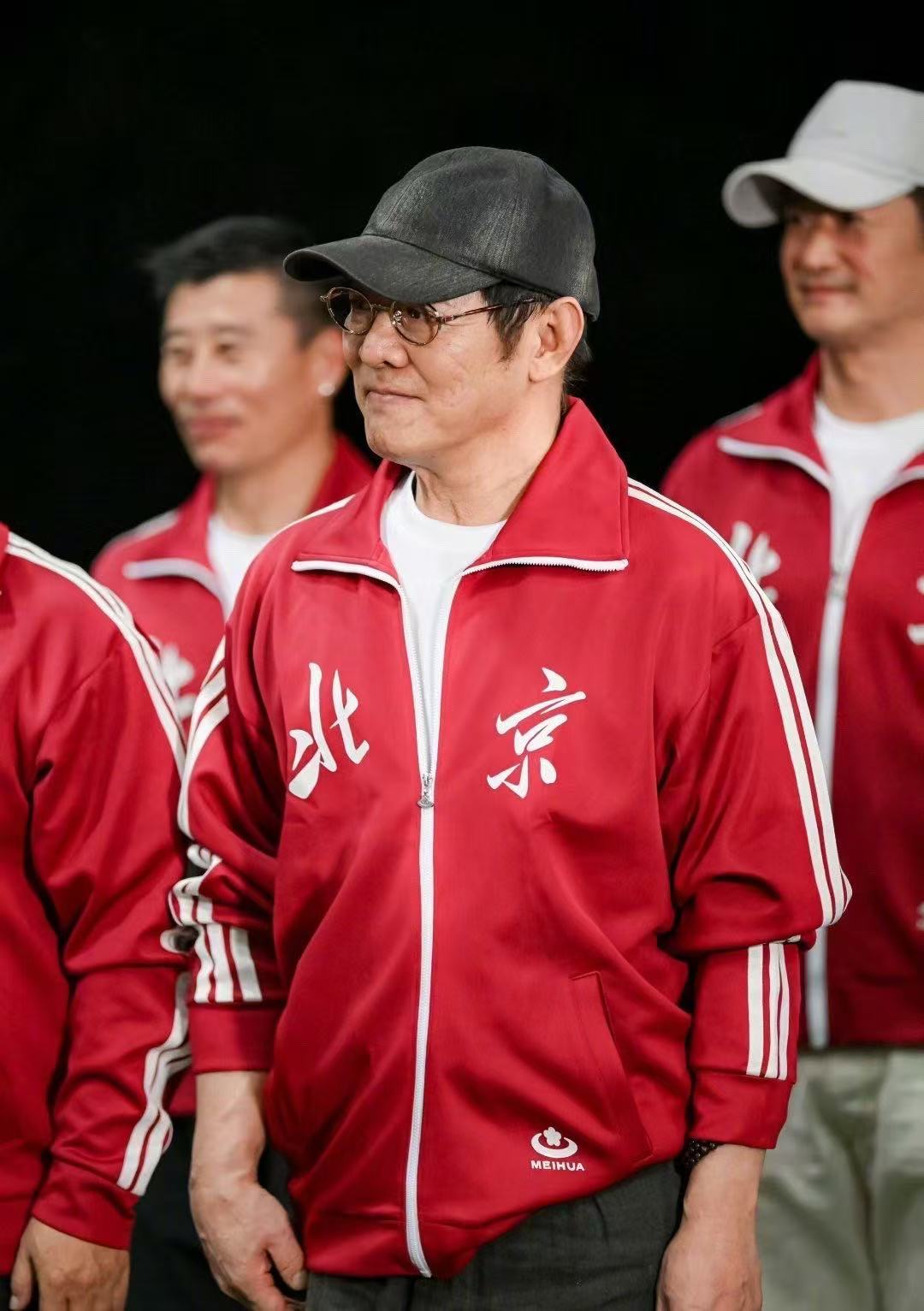 李连杰不担心AI取代功夫 不排斥AI作为辅助，但真正的功夫灵魂无法替代。算法复刻