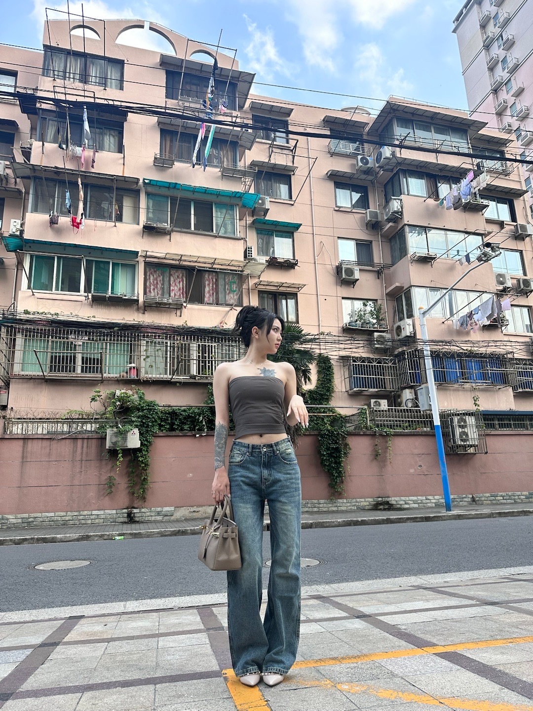 希望你可以活得开心做你喜欢做的事累的时候喝喝酒吹吹风过你想要的生活 ​​​