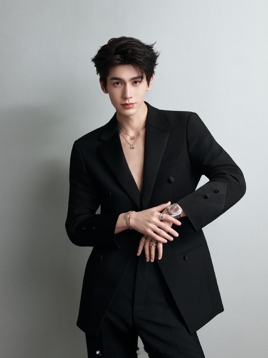 张凌赫空降宝格丽，内外网同步官宣，30➕海外媒体跟进报道，囊括各个亚洲头部媒体，