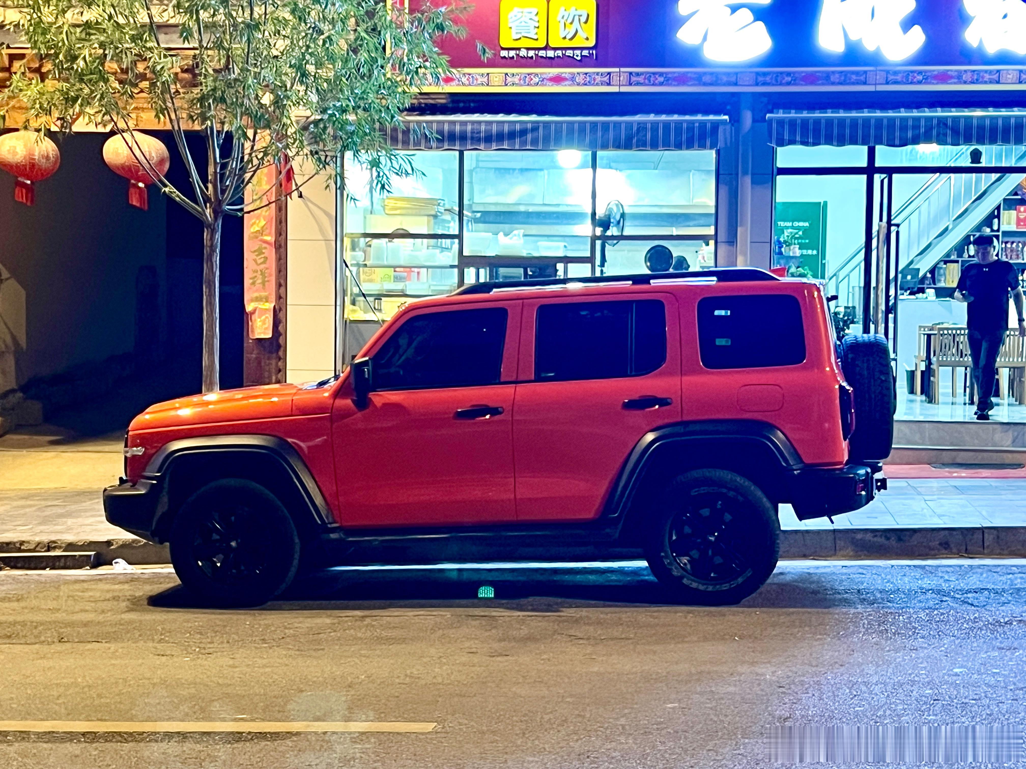 对比看越野车大脚多好看！也实用300是265/65 R17；500是285/70