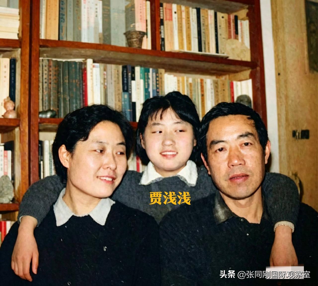 诗坛巨匠贾平凹之女虽已被进行行政革职处理，但是，贾平凹的人脉关系当时也起到了相当