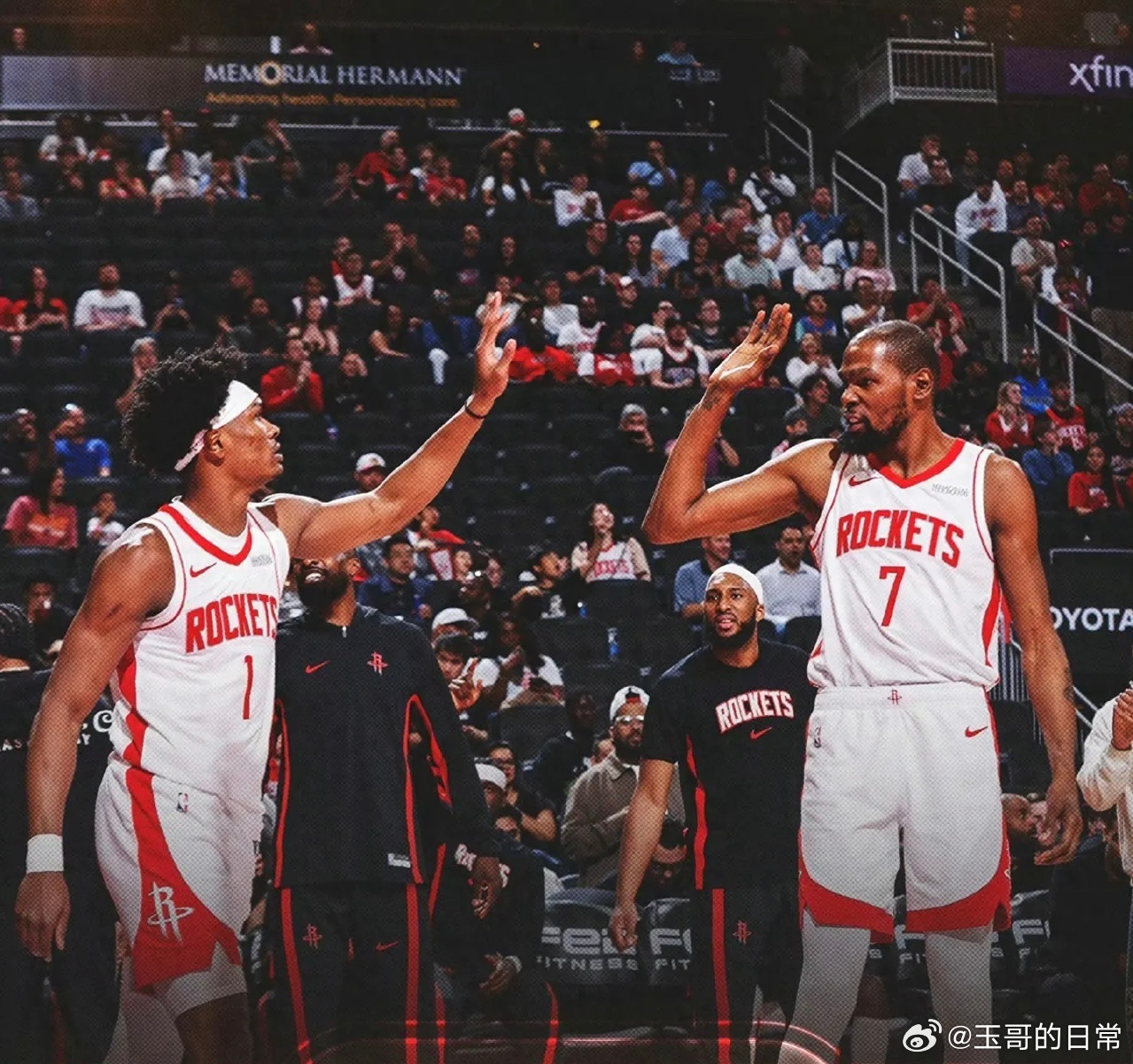 火箭绝杀热火NBA常规赛火箭主场对阵热火，其中火箭是背靠背第二场。火箭开局遭热火