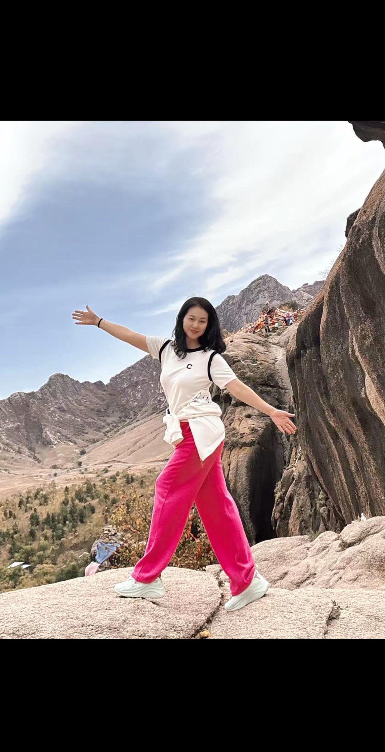 人活着就给自己找开心！不管生活过得好不好。过的好别炫耀，过得不顺心，也别灰心丧气