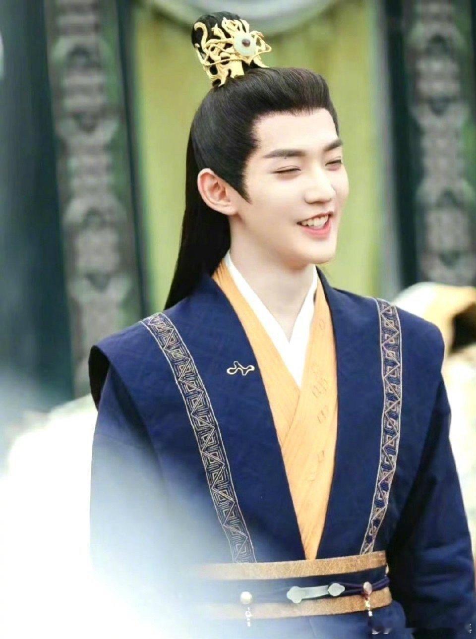 哈哈哈哈哈哈哈哈哈，邓为哥哥你笑什么呢，好可爱😍｜邓为 ​​​