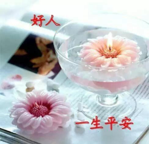 我们这个小单位，有两个同事是妯娌关系。两个女人既然进了同一户人家，也就是一家人了
