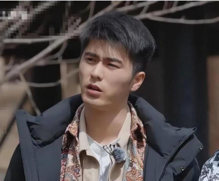 必须严惩！看综艺的时候就觉得刘奕畅脾气不好，但是没想到这么不好。

居然敢打军人