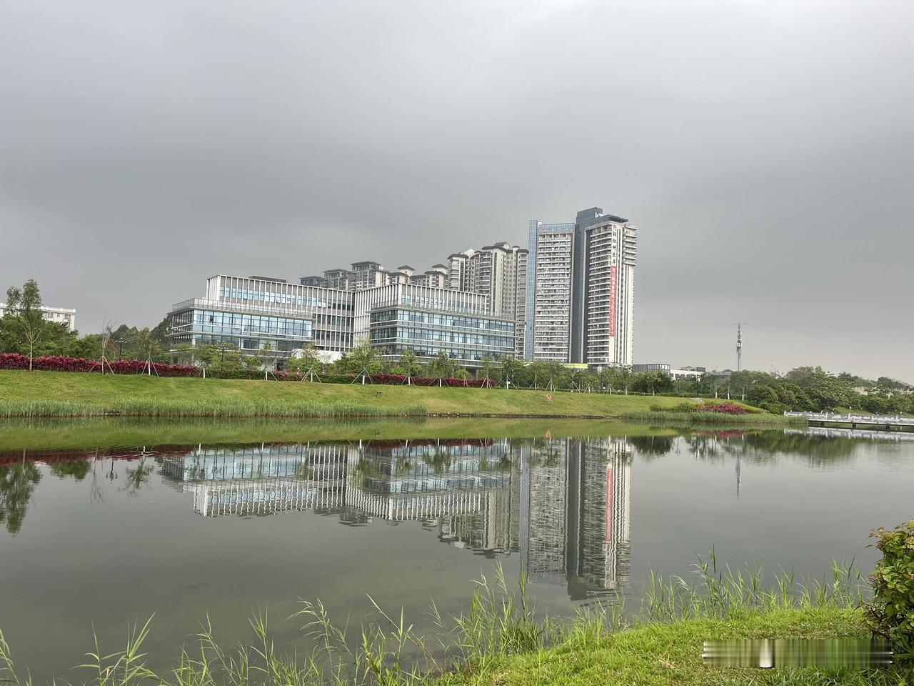 《资治通鉴》：一个你不知道的生存真相：

一定要远离底层环境，

不是嫌弃，是自