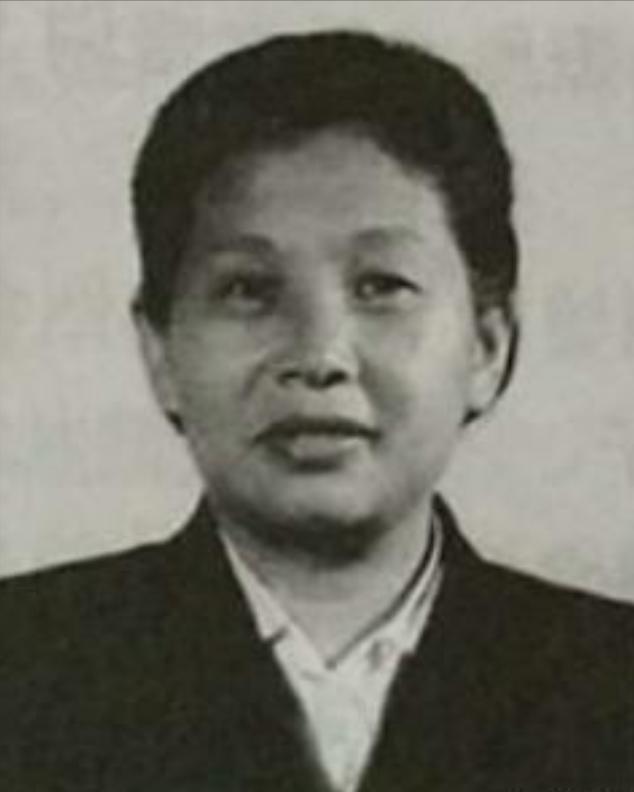 1939年，女战士徐敏准备去如厕，突然被一壮汉抱到了床榻上，对方捂住了她的嘴巴，