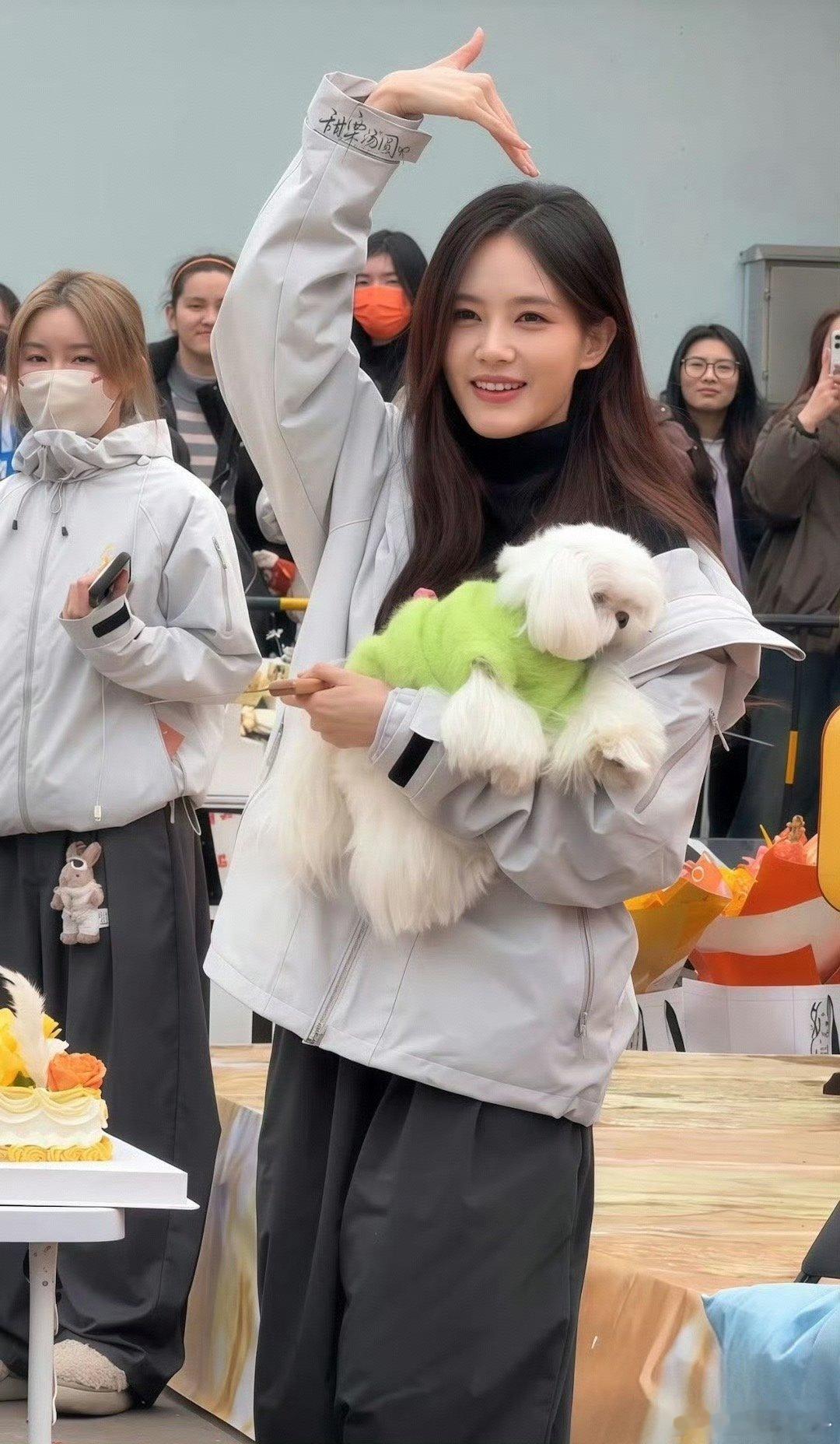 李一桐金枝开机逆应援李一桐开机逆应援金枝 李一桐金枝开机逆应援好暖，反复提醒粉丝