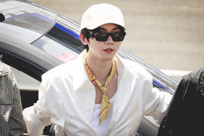 马嘉祺FE赛车现场路人随手拍都超能打，马嘉祺五官精致，镜头完全hold得住 