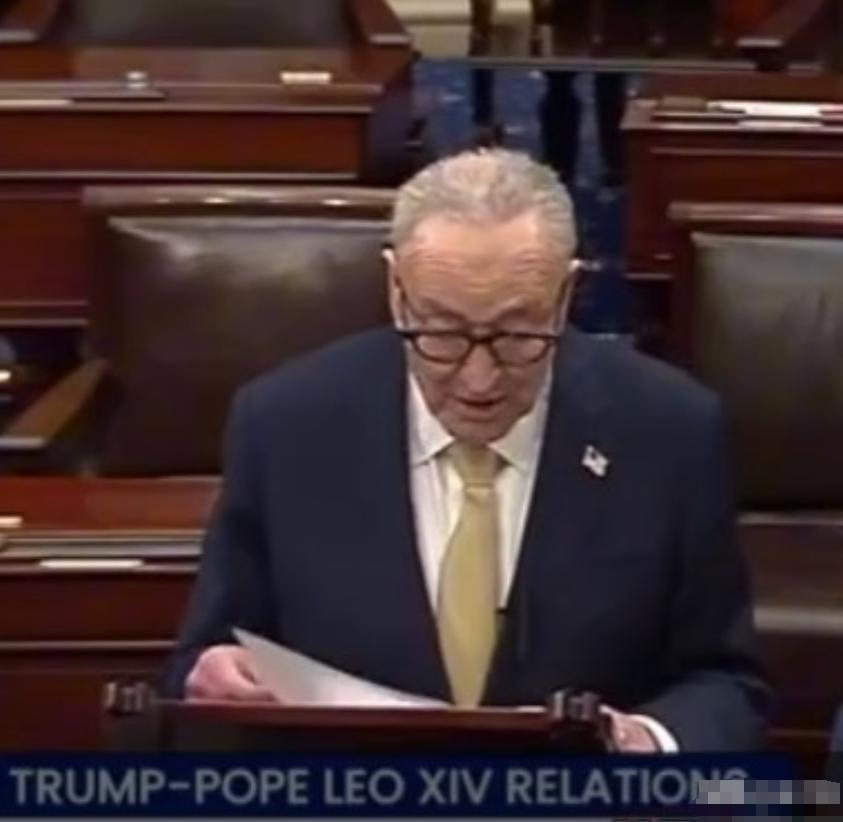 美国总统特朗普，最近又出洋相了！

这次直接把自己装了好几年的“虔诚基督徒”人设