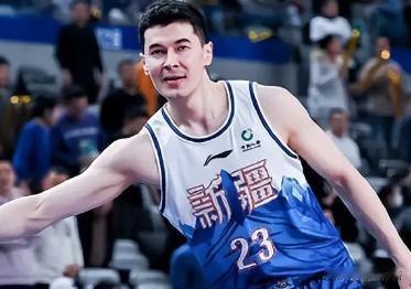 北京时间1月22日20:00，CBA常规赛新疆主场迎战宁波，这是一场强弱之间的较