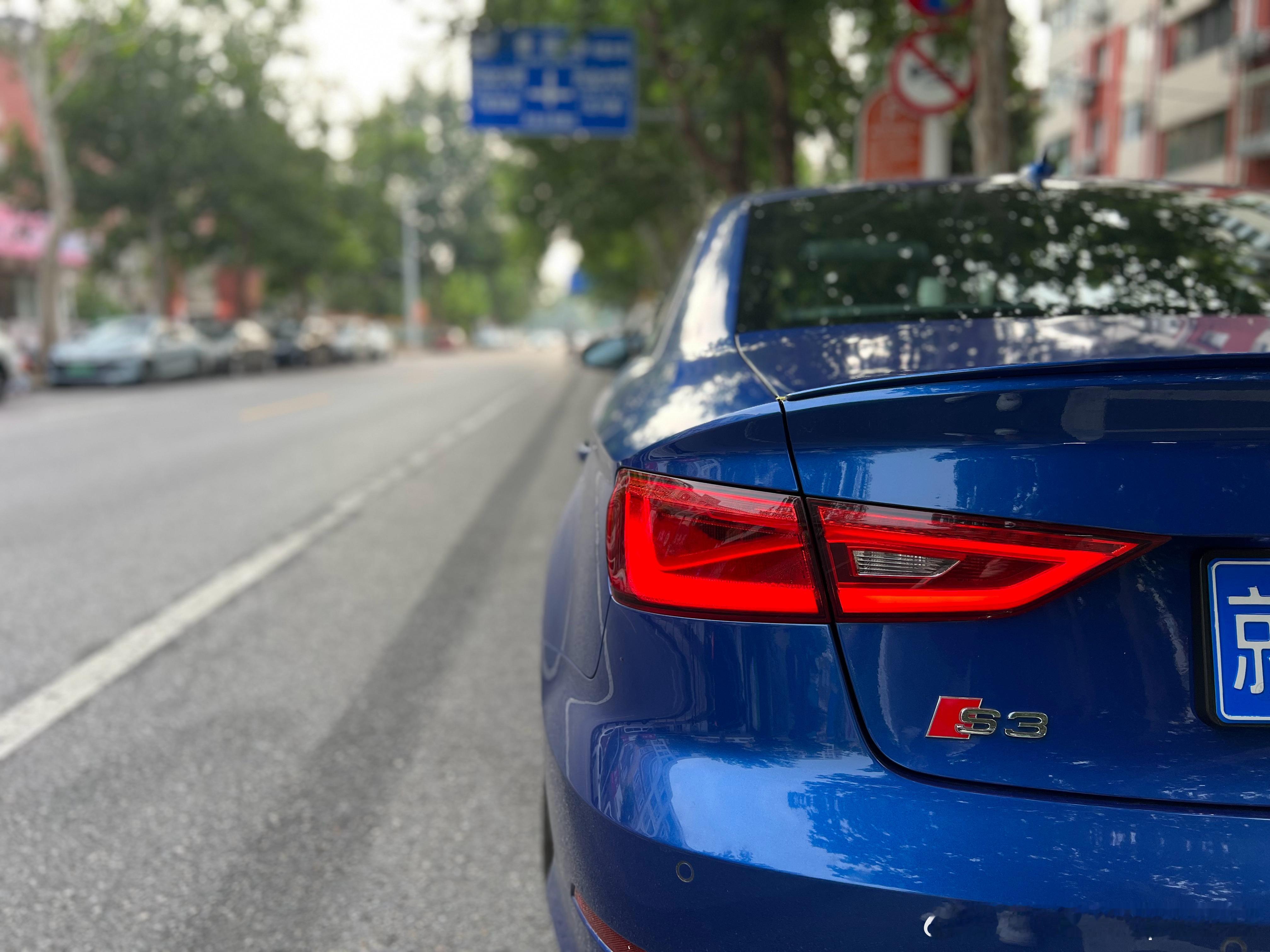 北京暴雨红色预警了。我的尾灯也红色预警了。[doge]我与汽车的日常  ​​​