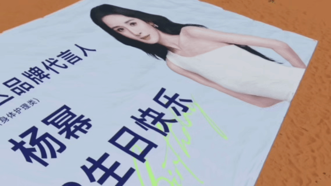 望你平安喜乐，星途长明。姐姐生日快乐呀！刘诗诗给杨幂送生日祝福 ​​​