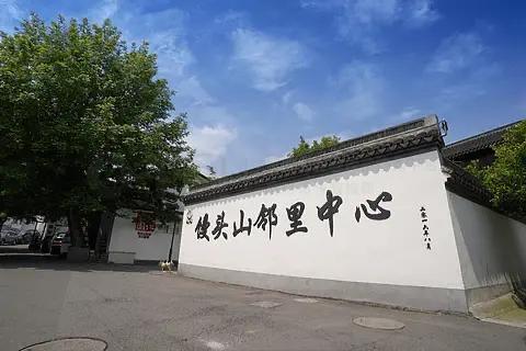 杭州穷人区在哪里？

先讲一句：杭州没有官方划定的“穷人区”，但从老破小、回迁房