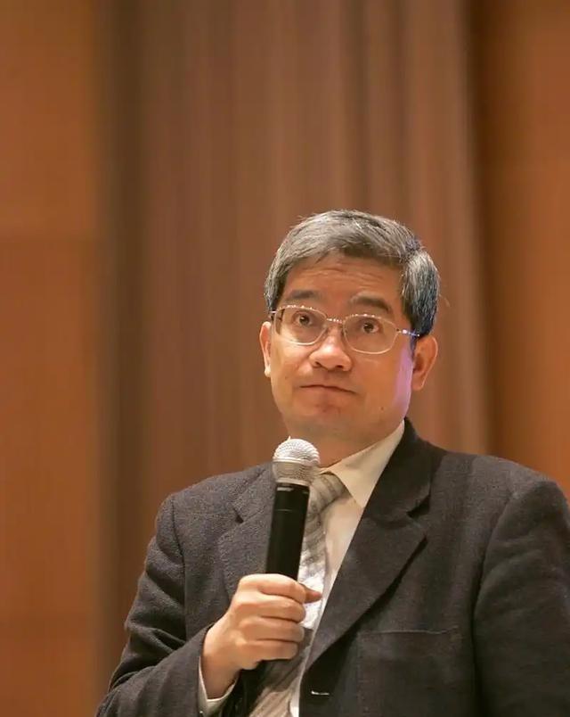 经济学家郎咸平曾说：“没有子女，你就是社会最底层人，没有人保护你。他打你一个耳光
