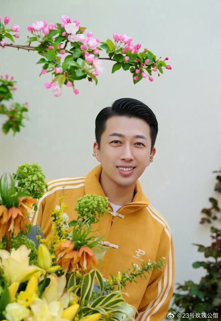 于正这P图技术实在让人汗颜，专业人干专业事，交给摄像大哥不好吗…… 