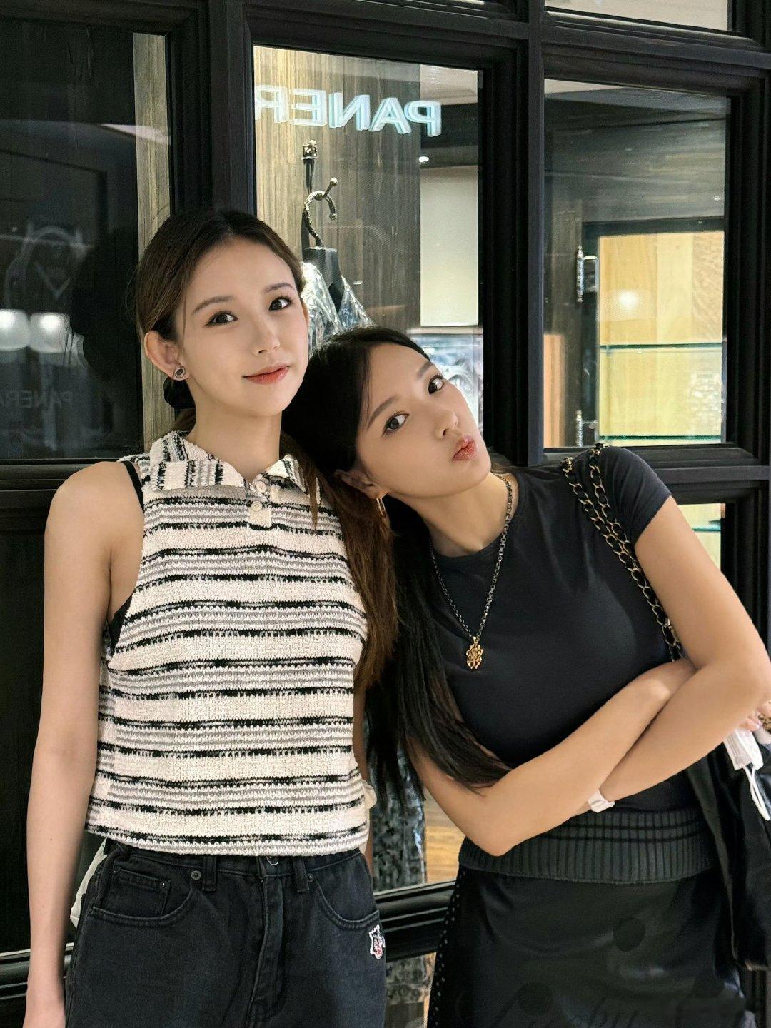 程潇晒与程晨合照程潇程晨香港度假 程潇假期结束晒香港美照，和程晨的同框真的绝绝子
