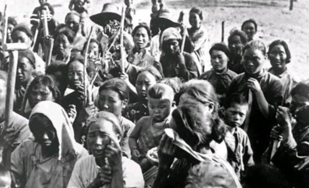 1949年新中国成立后,一位年轻的解放军战士突然来到徐家河村,带来了一封信:"石