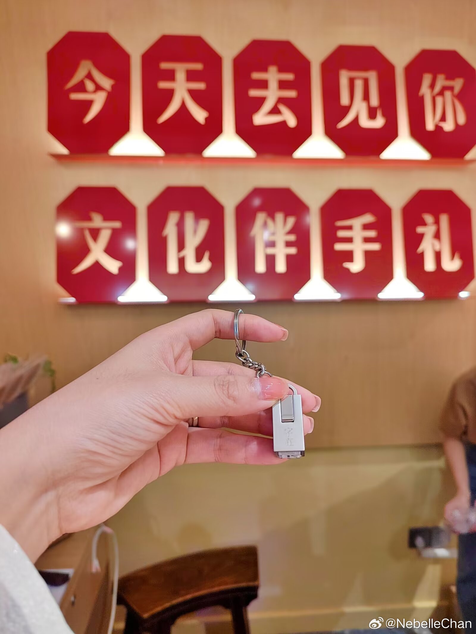 自己喜欢🥰的东西，努力了可以自己买喜欢的人，努力了不一定🉐到，那么就放下，祝