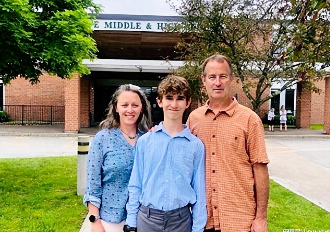 太敢了！美国14岁的高一男生最近忙着竞选州长了，这个叫迪恩·罗伊的少年参选的起因