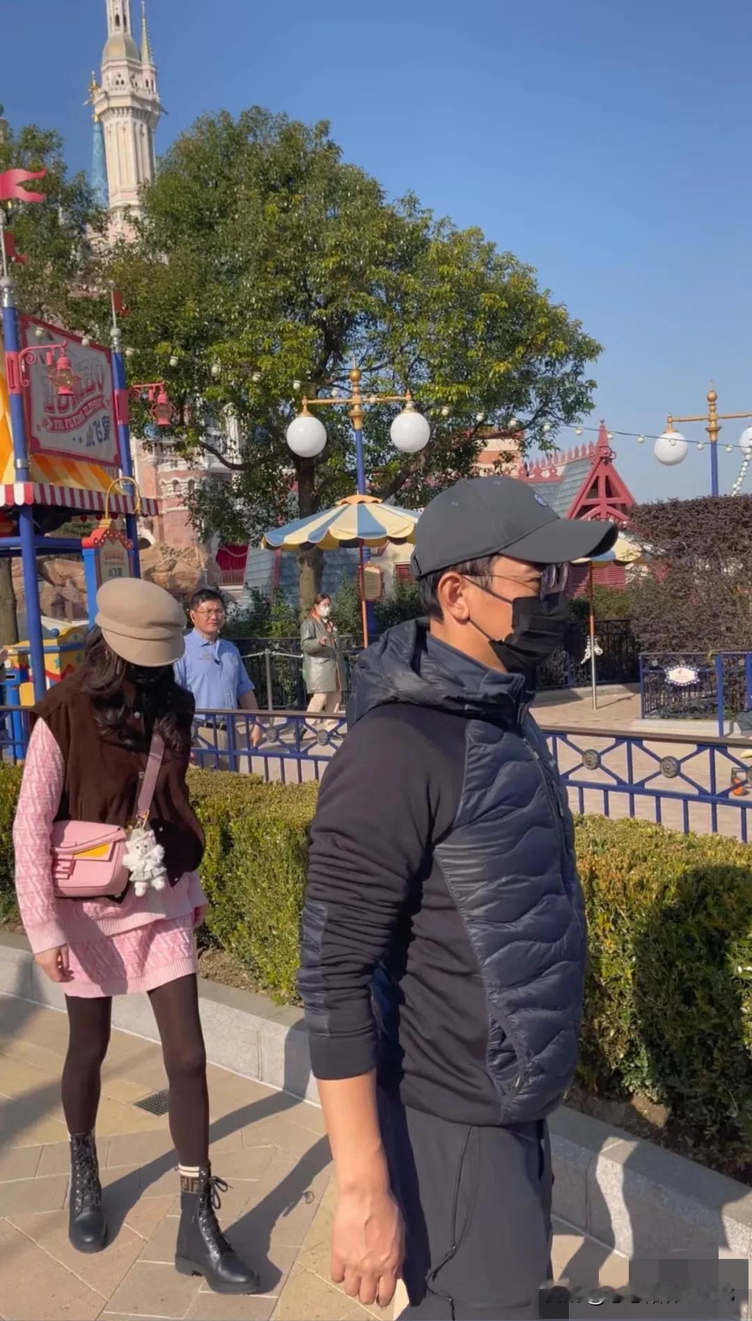 哈哈，罗晋第一眼看上去真的像路人大叔，我差点儿没认出来。说实话，不告诉你我还以为
