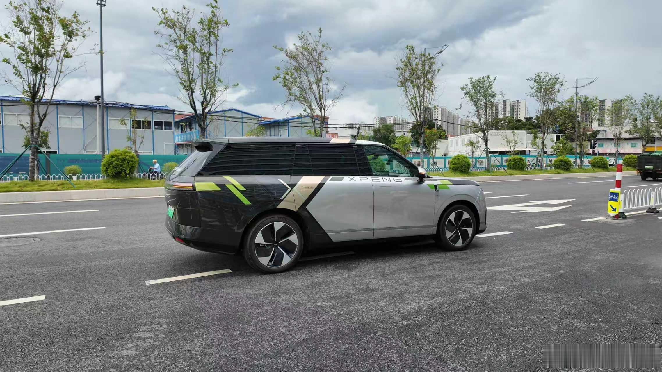 何小鹏完成Robotaxi第一单小鹏Robotaxi开启内测从线上叫车、自动接驾