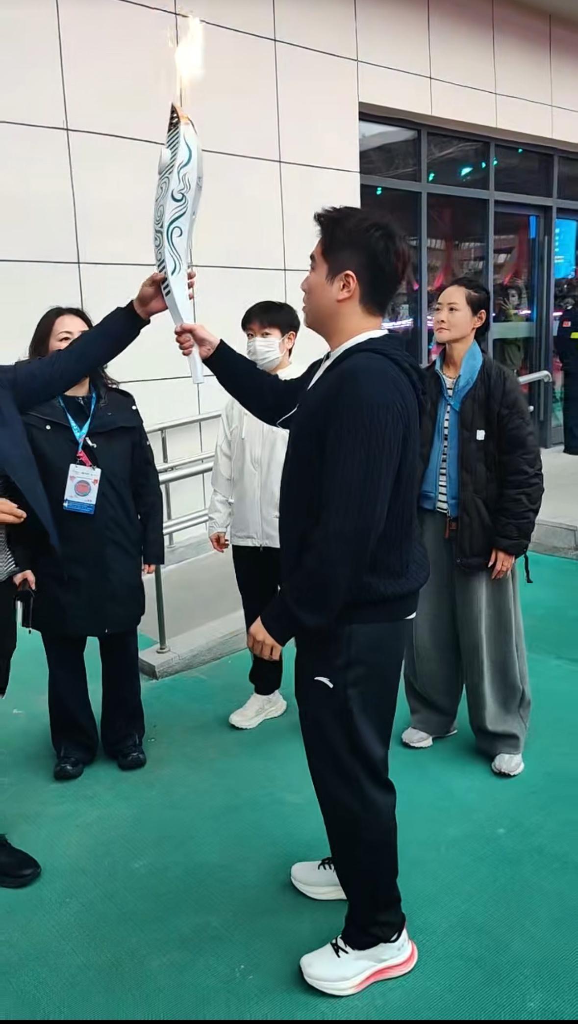 莎莎来唐山了，好文静的小女孩，大胖也在身旁，他们好像都瘦了，身上的劲头和品性值得