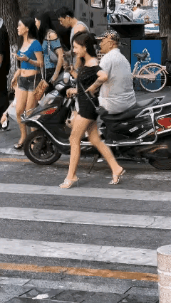 美女
不得不说
你真是个人美心善的好人
他明显就是故意的