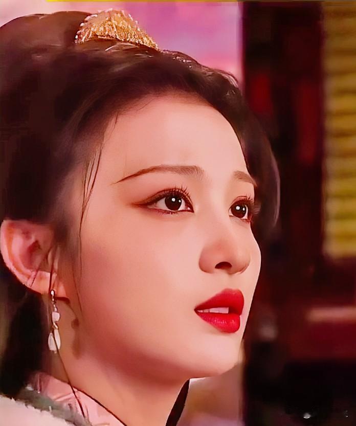 王楚然，你知道吗？
你把好多人都美哭了！

眉梢间有宫廷的端庄，
眼底还有大漠的