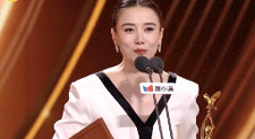 杨紫跑调成全场焦点，金鹰奖热搜比奖杯更热