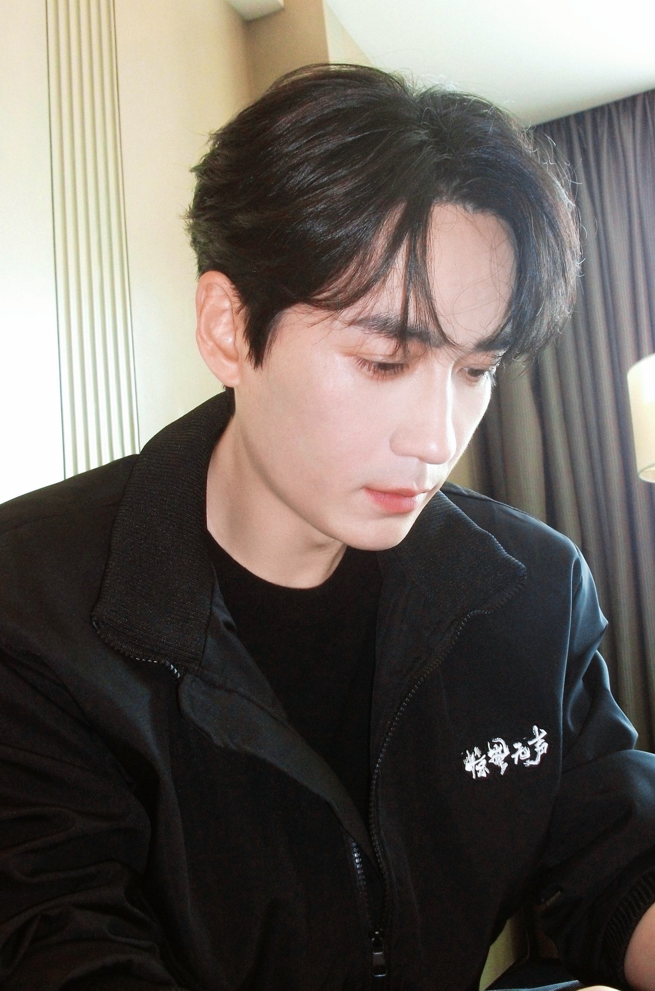 这颜值谁顶得住啊！朱一龙