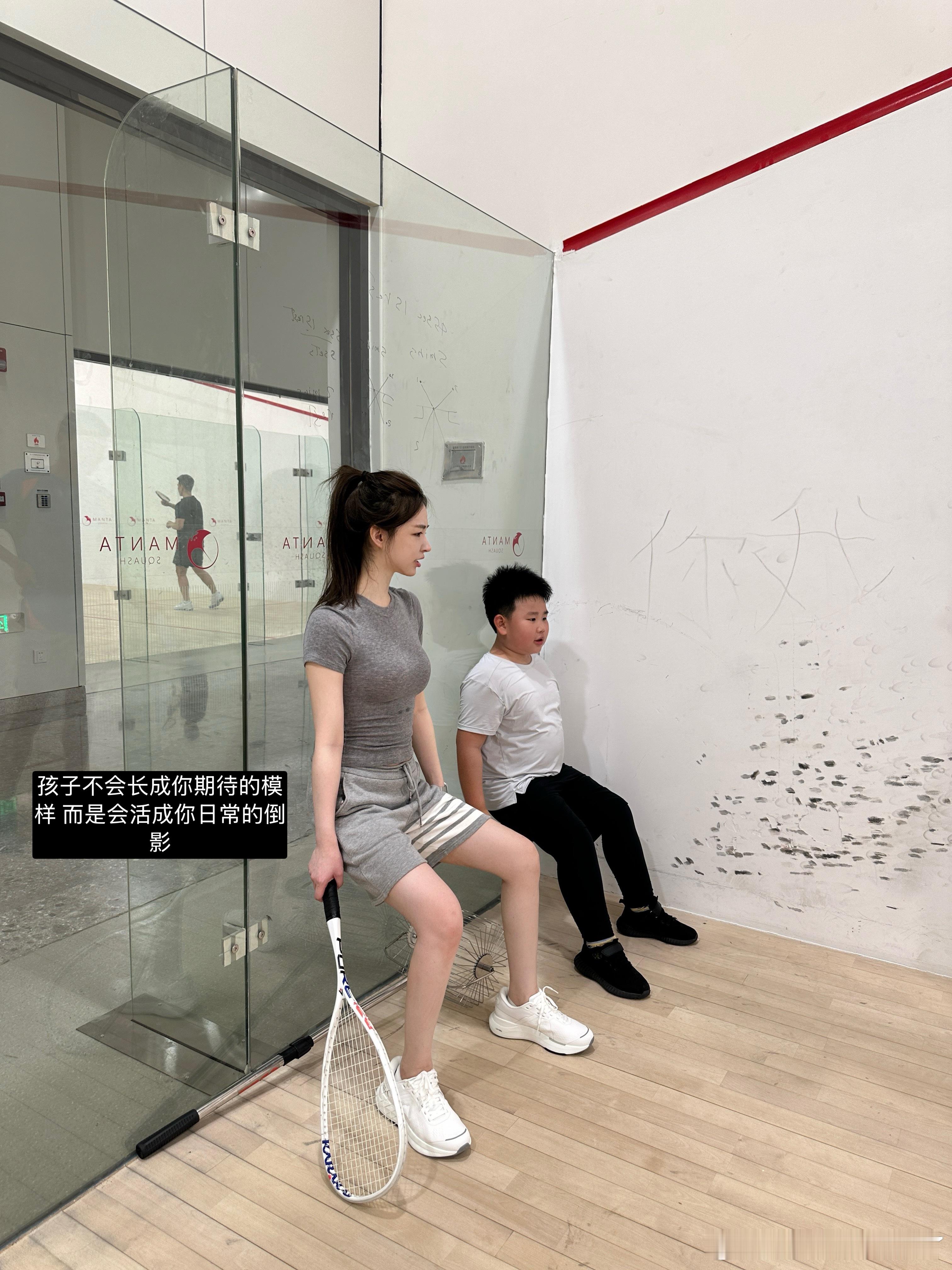 一组超有爱的日常嘻嘻昨晚陪小豆去锻炼了 我也消耗热量了 他说那你晚上可以多吃一点