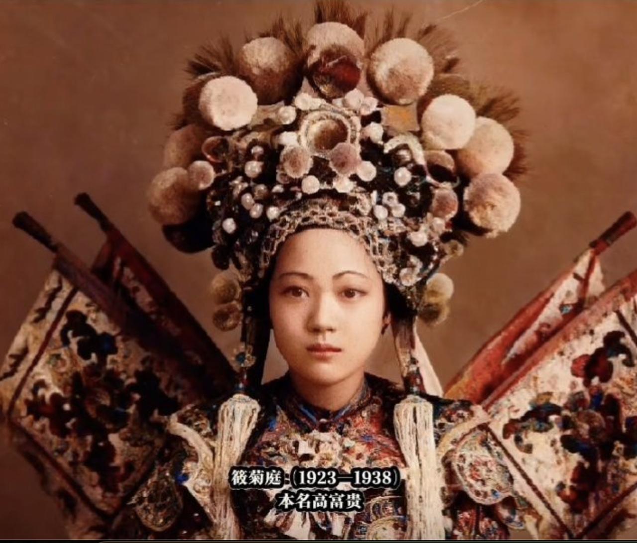 1938年，15岁的评剧男旦筱菊庭走进日军宪兵队，先下毒，后夺刀，最后把命也留在