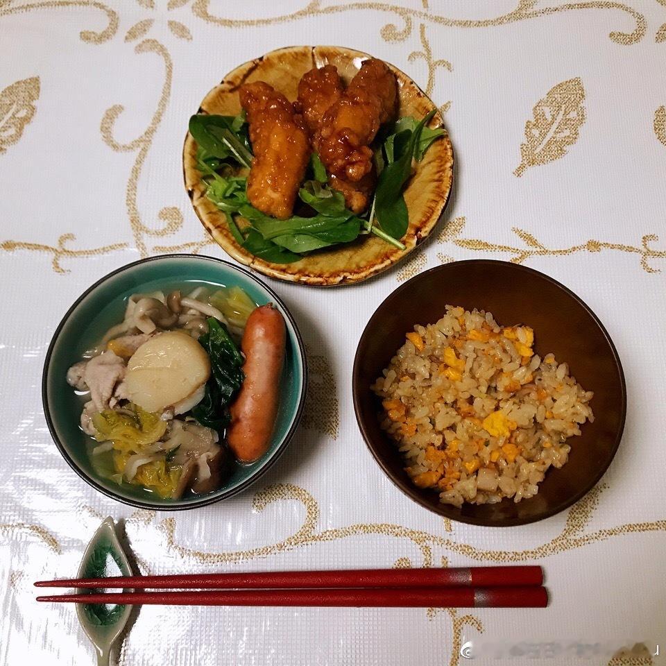 【搬运】2018年12月02日我家餐桌 去买食材时看到一人份的火锅料决定今晚吃火