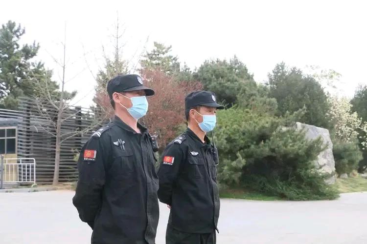 #作为一个大学生，当保安合适吗#没有啥不合适的，除了古代的皇太子，没有任何其他人