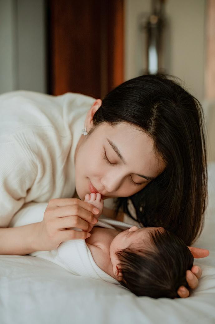 韩丹桐老公 哇宣布生女儿了~ 