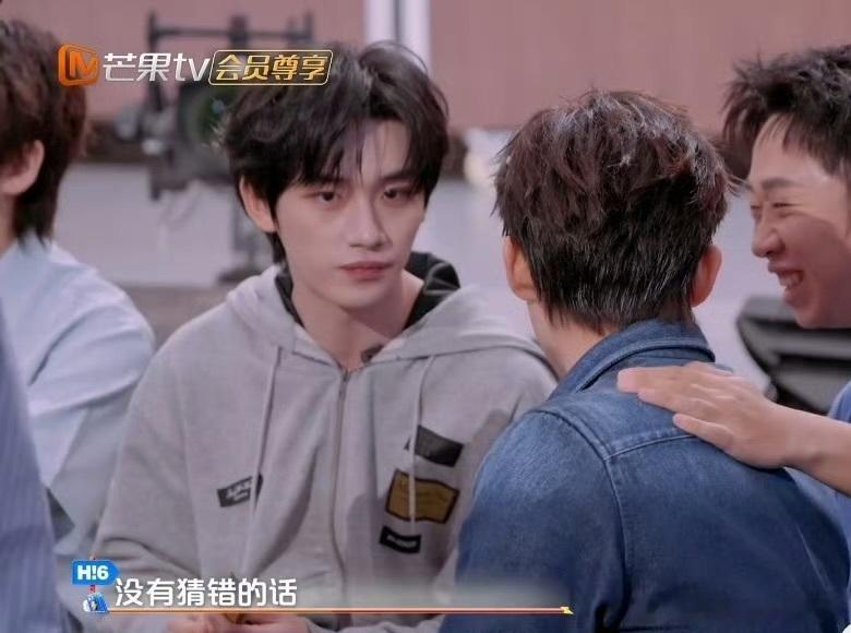 王安宇以为手机被丁程鑫拿走丁程鑫我有手机代言我偷你手机 杨迪藏了小丁的手机，王安