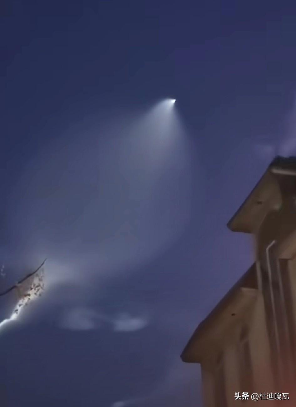 伊朗终于把压箱底的武器亮出来了，
法塔赫高超音速导弹射程1400公里，以色列以及