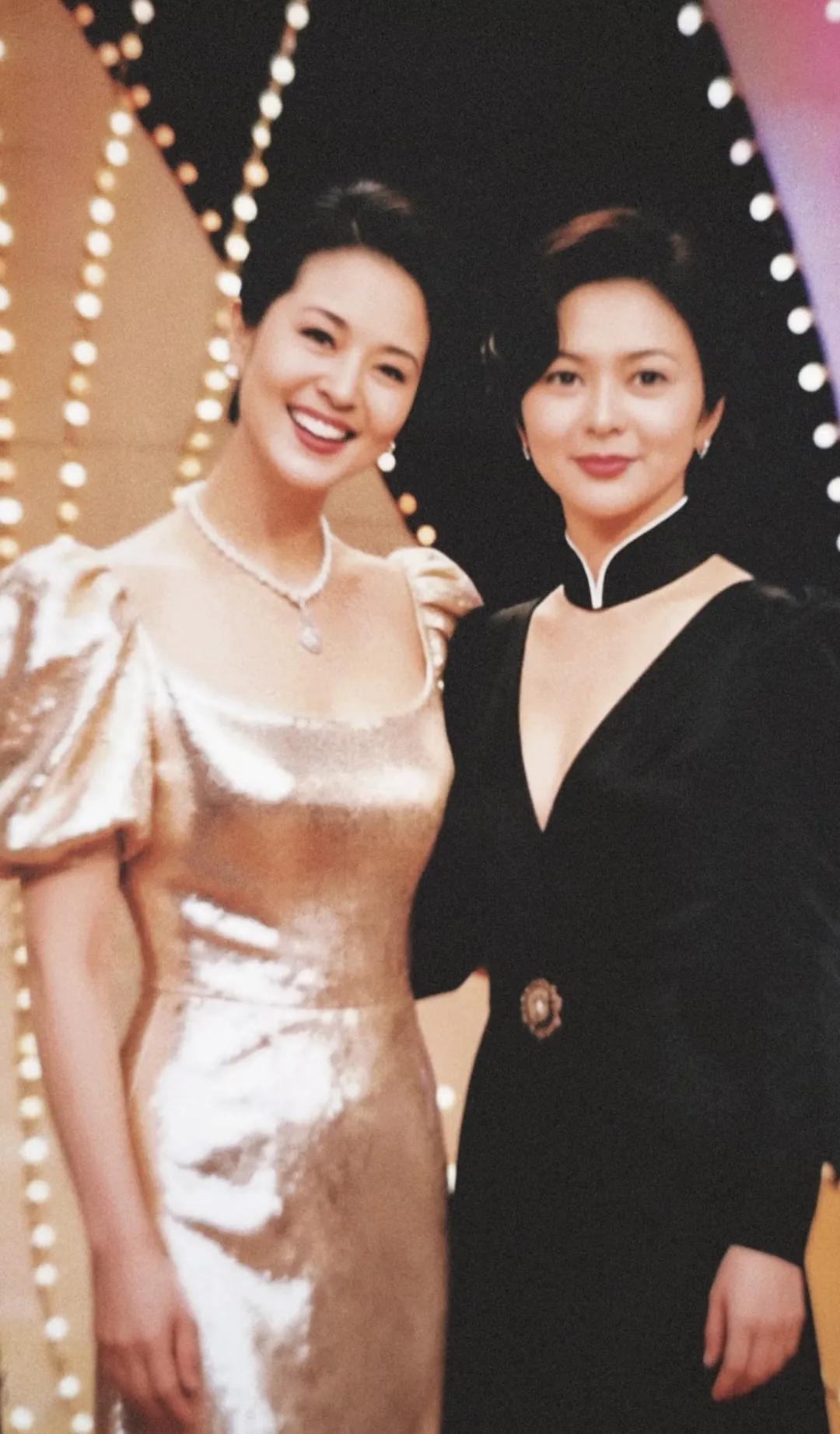 倪萍年轻时超美的，而且端庄大气，非常典型的东方美的长相！不过她本身一开始就是电影