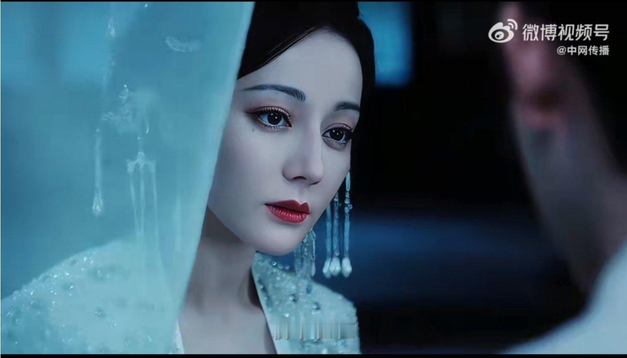 迪丽热巴陈飞宇272字告白戏272个字，一字一句皆是劫。最戳我的不是那句“我喜欢