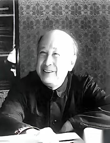 刷到一个事儿，给我整得半天没回过神来。
原来我们这几十年的改革路，当年桌上放着两