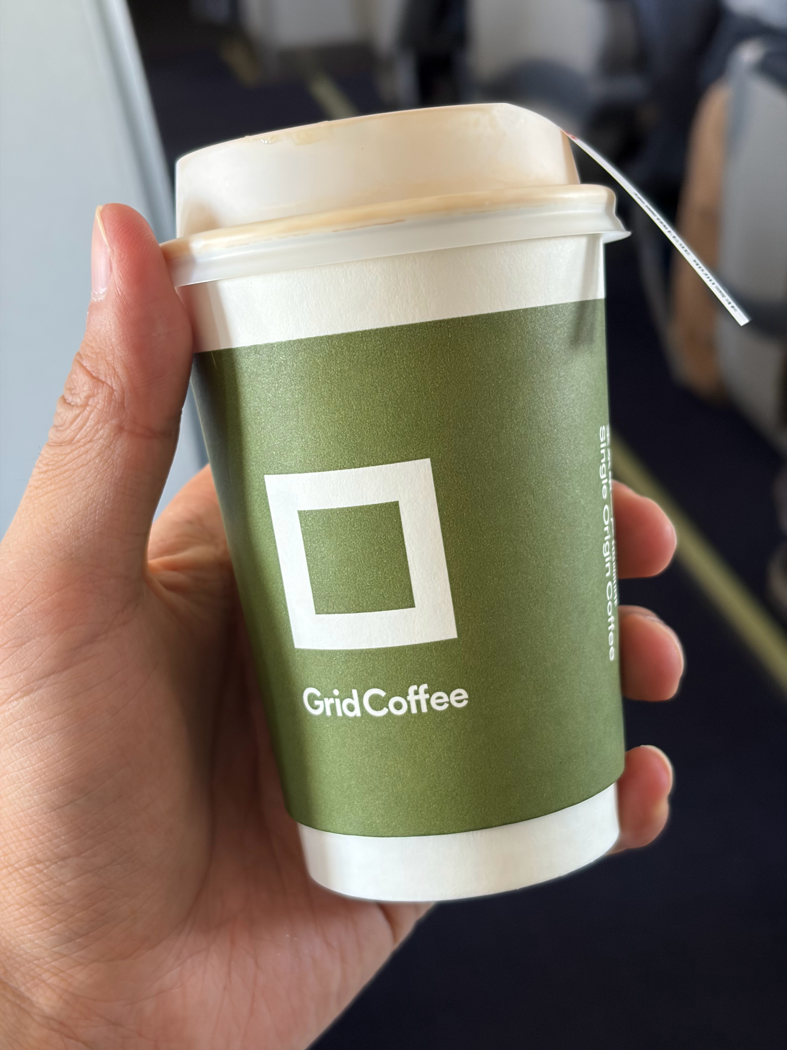 听说这个Grid Coffee最近比较火，点了一杯「辛咖啡」，花椒味儿的……好吧