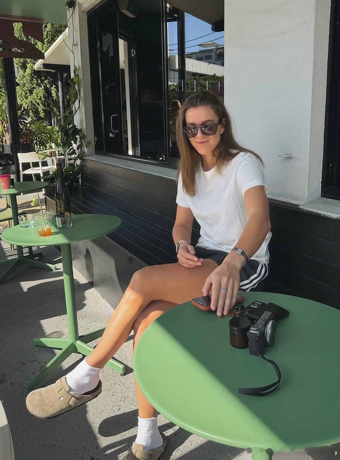 穆霍娃！抵达布里斯班🇦🇺开启2026赛季，到新的城市，先出门好好放松一下，很