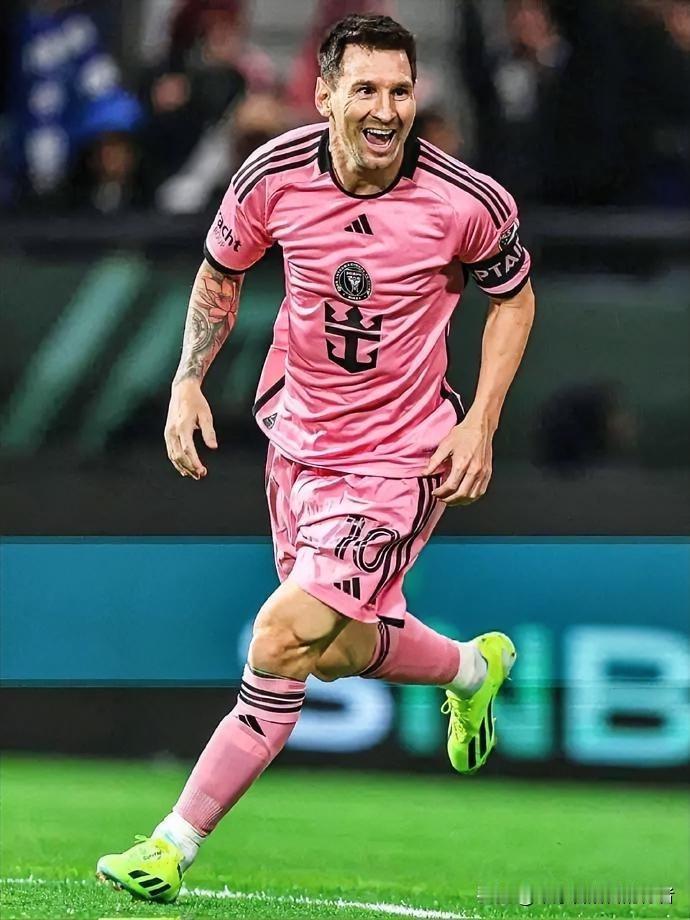 迈阿密国际2-0波特兰伐木工，拿下新主场首胜！我想说的3点是：
 
1、梅西又一